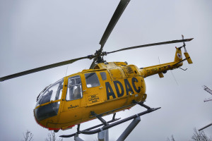 69b5b80bf06dbhelicopter-3235094_1920.jpg